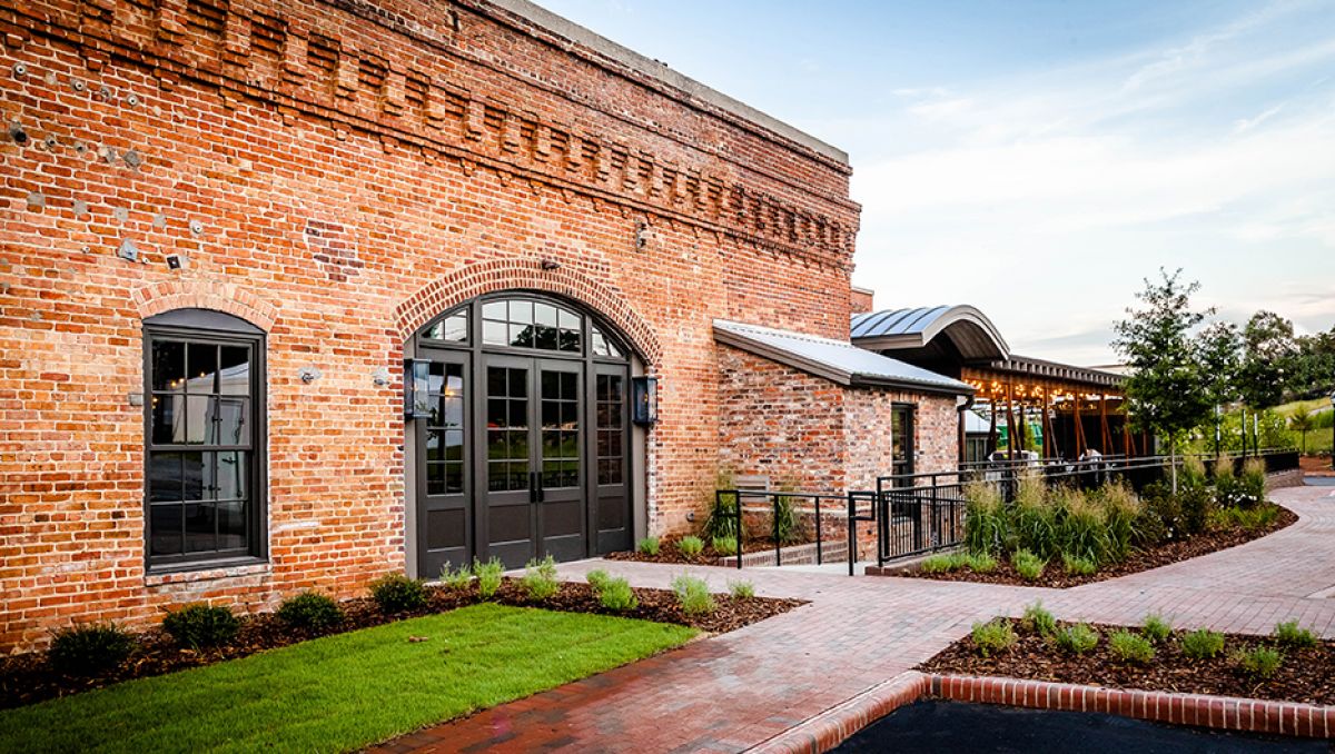 Exterior of brick Pinehurst Brewing Company during daytime